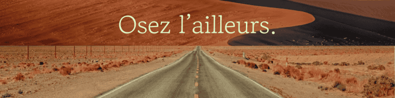 Route droite dans le désert.