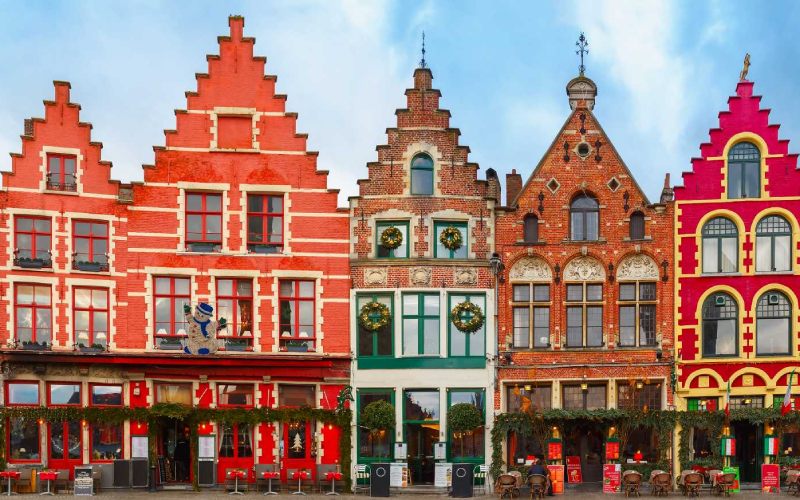 Maisons colorées traditionnelles de Brugge. 