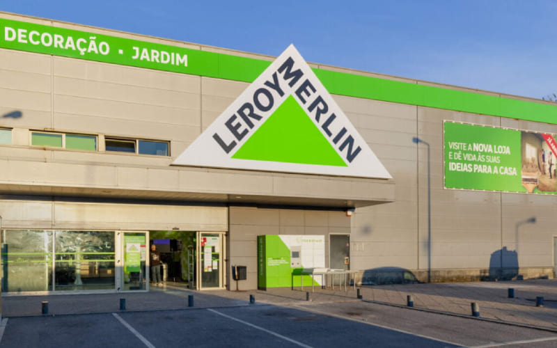 Entrée de Leroy Merlin au Portugal. 