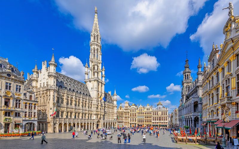 Une photo de la place centrale de Bruxelles. 