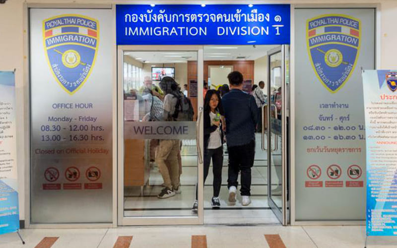 Entrée d'un bureau d'immigration en Thaïlande.