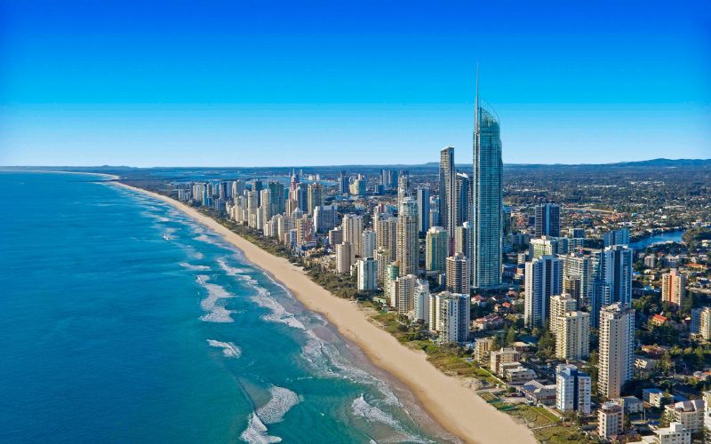 Vue aérienne de la GOLD COAST en australie sous le soleil.