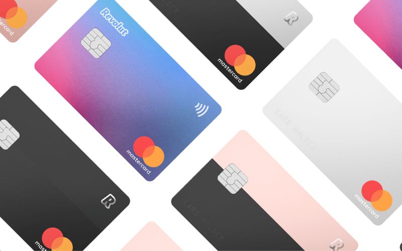 Plusieurs cartes bancaires Revolut.