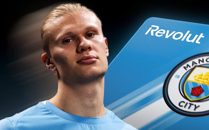 Carte bancaire Revolut avec Haaland, le joueur de foot. 