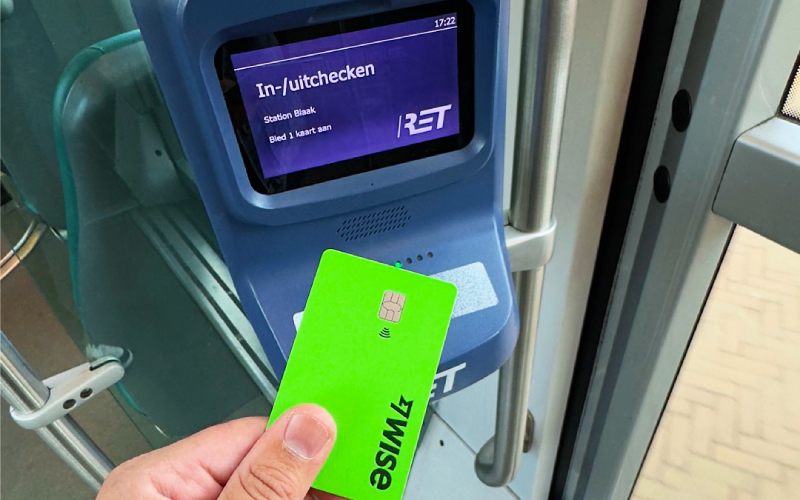 Carte bancaire wise utilisée dans un bus. 