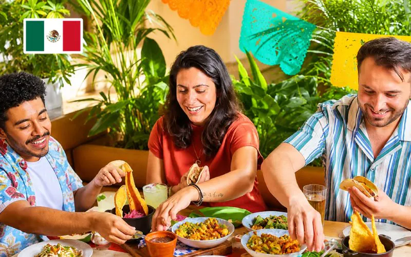 Des expatriés profitant de la nourriture mexicaine.